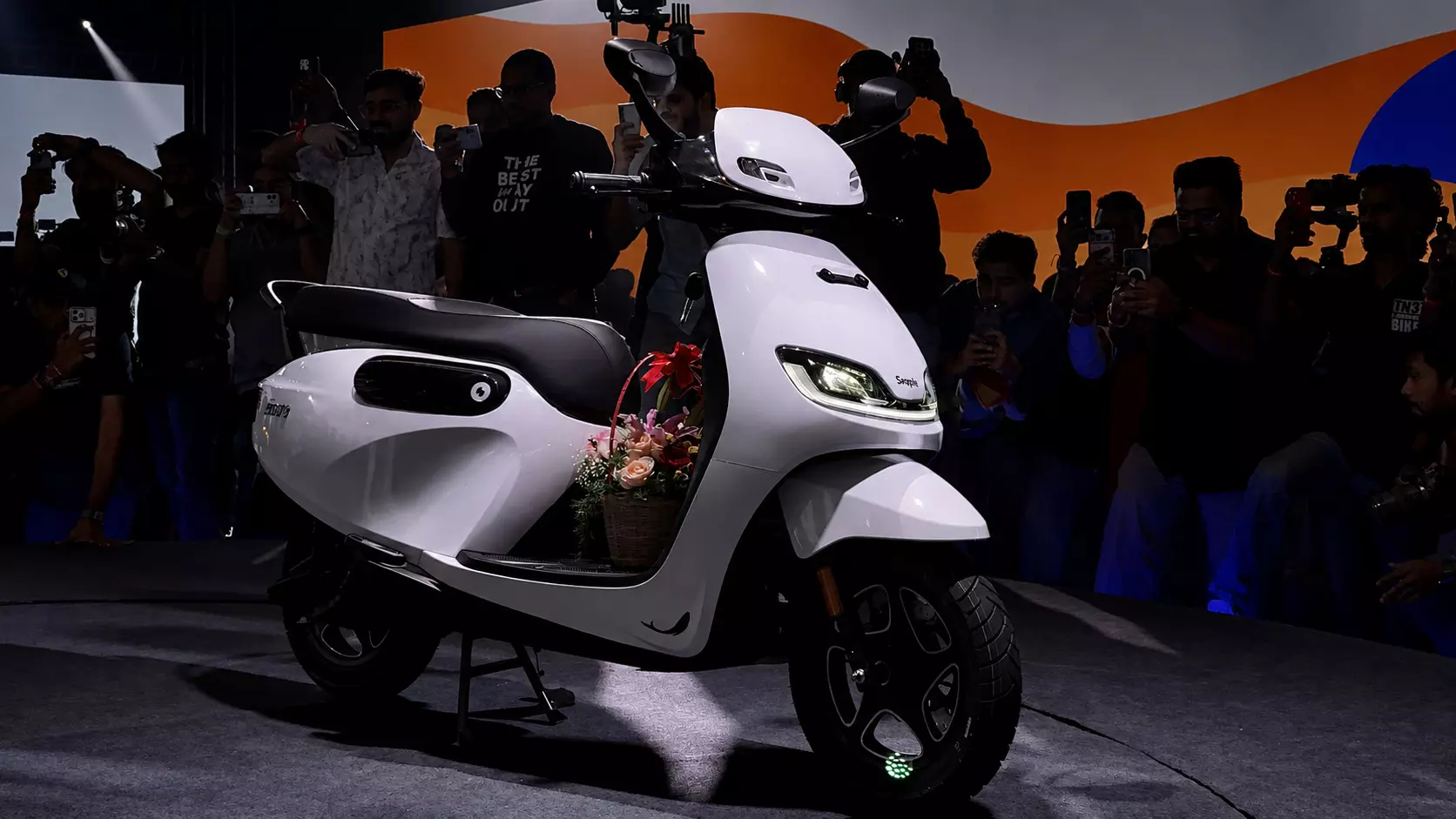 Simple Wave Electric Scooter Launched in India at ₹1.10 Lakh: 243km Range and 70L Storage